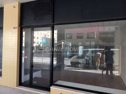 Loja  Venda em Ramalde,Porto