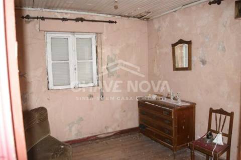 Moradia Devoluta T3 Venda em Nogueira e Ermida,Vila Real