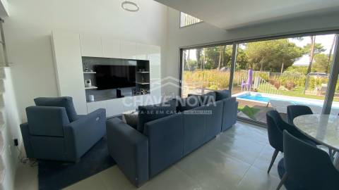 Moradia Geminada T3 Venda em Quarteira,Loulé