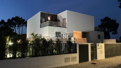 Moradia Geminada T3 Venda em Quarteira,Loulé