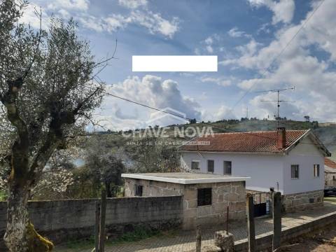 Moradia T3 Venda em Santar e Moreira,Nelas