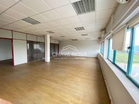 Armazém  Venda em Matosinhos e Leça da Palmeira,Matosinhos