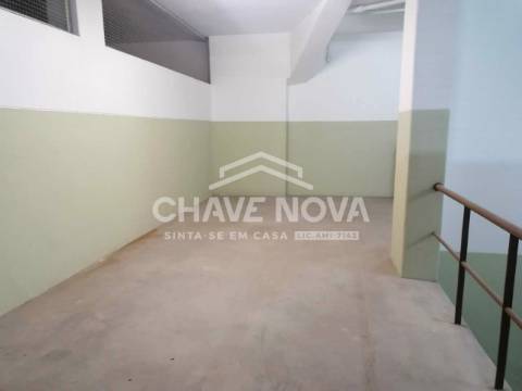 Armazém  Venda em Gondomar (São Cosme), Valbom e Jovim,Gondomar