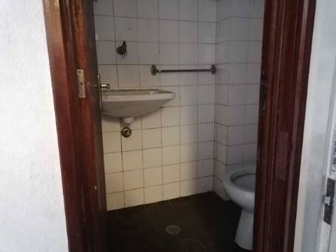 Armazém  Venda em Cedofeita, Santo Ildefonso, Sé, Miragaia, São Nicolau e Vitória,Porto