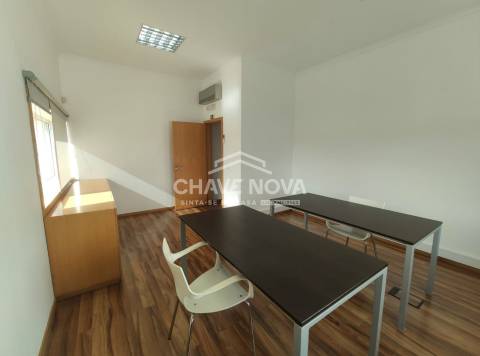 Armazém  Venda em Albergaria-a-Velha e Valmaior,Albergaria-a-Velha