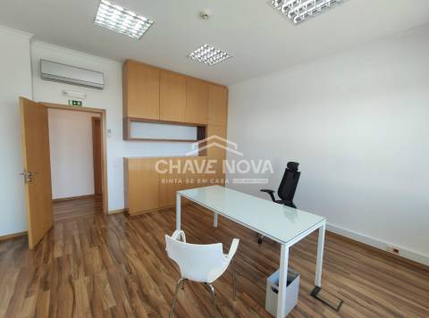 Armazém  Venda em Albergaria-a-Velha e Valmaior,Albergaria-a-Velha