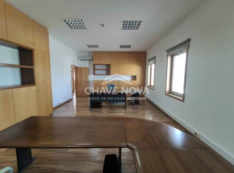 Armazém  Venda em Albergaria-a-Velha e Valmaior,Albergaria-a-Velha