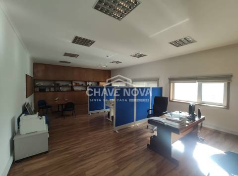 Armazém  Venda em Albergaria-a-Velha e Valmaior,Albergaria-a-Velha