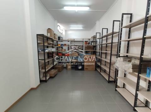 Armazém  Venda em Albergaria-a-Velha e Valmaior,Albergaria-a-Velha
