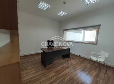 Armazém  Venda em Albergaria-a-Velha e Valmaior,Albergaria-a-Velha