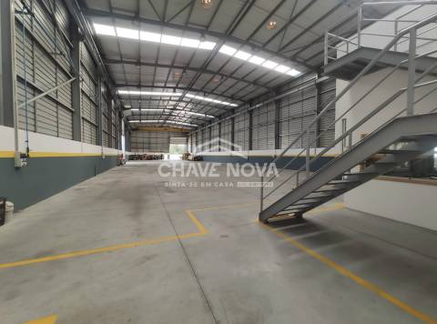 Armazém  Venda em Albergaria-a-Velha e Valmaior,Albergaria-a-Velha