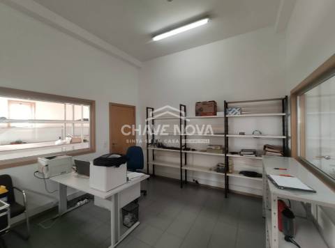 Armazém  Venda em Albergaria-a-Velha e Valmaior,Albergaria-a-Velha