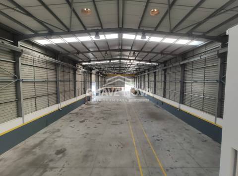 Armazém  Venda em Albergaria-a-Velha e Valmaior,Albergaria-a-Velha