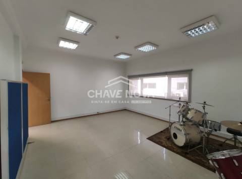 Armazém  Venda em Albergaria-a-Velha e Valmaior,Albergaria-a-Velha