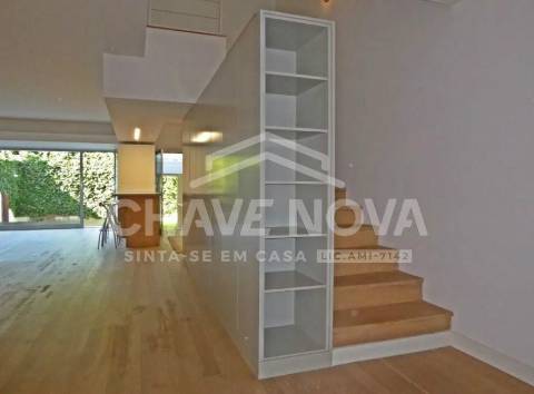 Moradia T4, em Miramar, Vila Nova de Gaia.