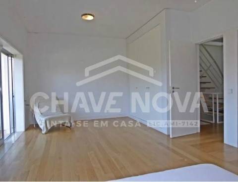 Moradia T4, em Miramar, Vila Nova de Gaia.