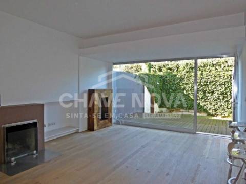 Moradia T4, em Miramar, Vila Nova de Gaia.