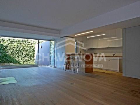 Moradia T4, em Miramar, Vila Nova de Gaia.
