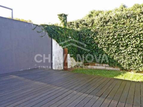 Moradia T4, em Miramar, Vila Nova de Gaia.