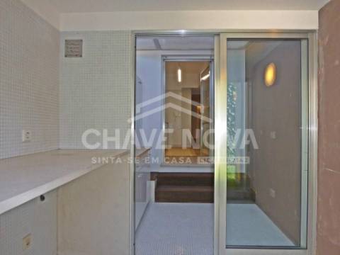 Moradia T4, em Miramar, Vila Nova de Gaia.