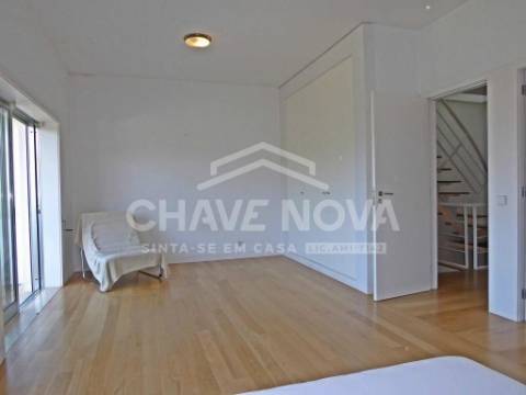 Moradia T4, em Miramar, Vila Nova de Gaia.