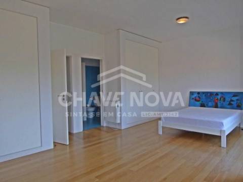 Moradia T4, em Miramar, Vila Nova de Gaia.