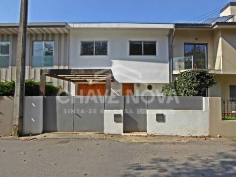 Moradia T4, em Miramar, Vila Nova de Gaia.