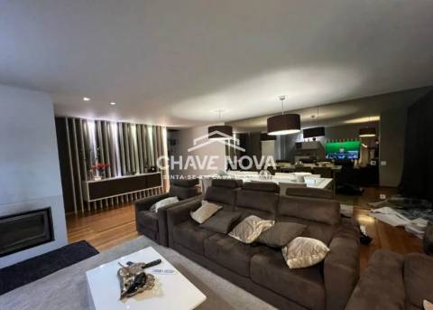 T4 Duplex em Vila das Aves, Sto. Tirso