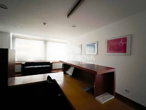 Escritório T4 Venda em Matosinhos e Leça da Palmeira,Matosinhos