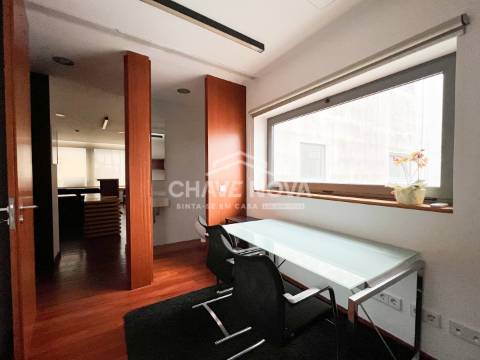 Escritório T4 Venda em Matosinhos e Leça da Palmeira,Matosinhos