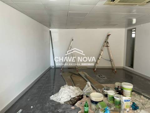 Loja  Arrendamento em Nogueira e Silva Escura,Maia