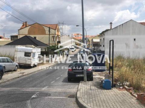 Lote de Terreno  Compra em Mina de Água,Amadora
