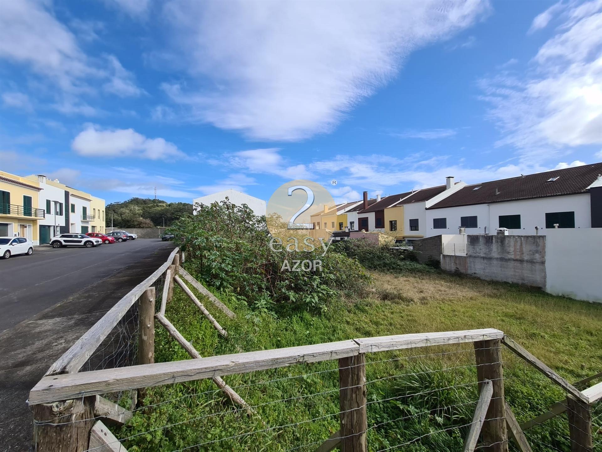 Lote para construção situado junto ao Parque Urbano.