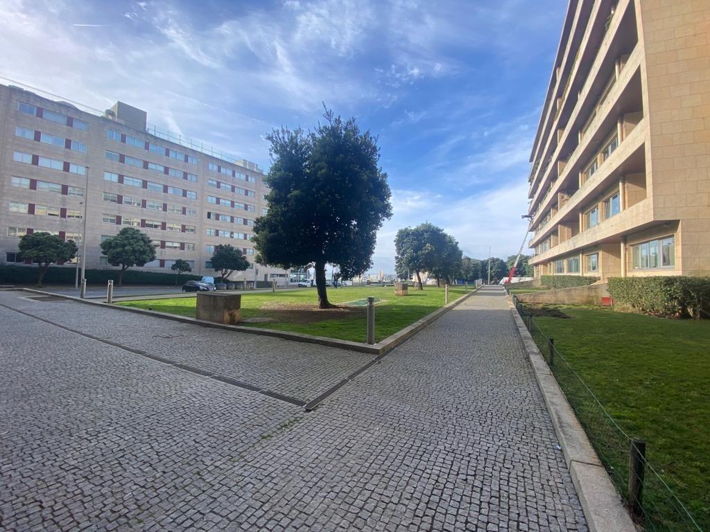 Loja em Matosinhos Sul, primeira linha de mar.