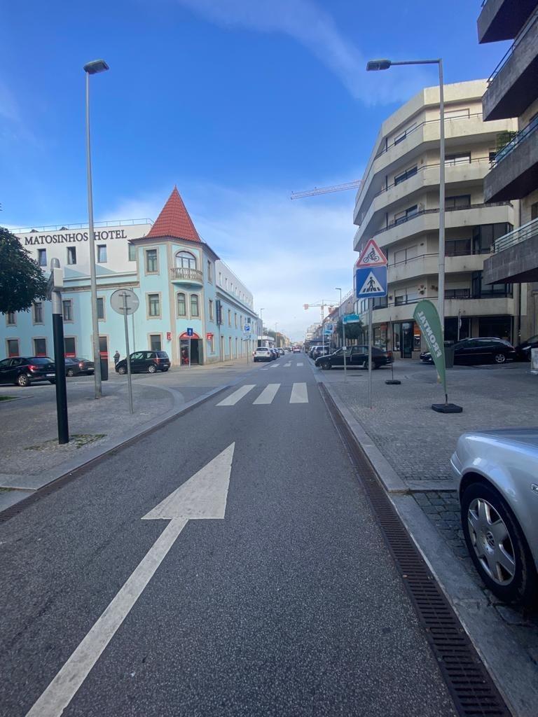 Loja em Matosinhos Sul, primeira linha de mar.