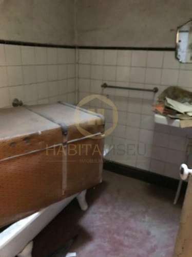 Moradia Devoluta T6 Venda em Silgueiros,Viseu