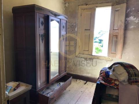 Moradia Devoluta T6 Venda em Silgueiros,Viseu