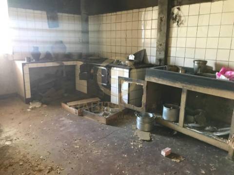 Moradia Devoluta T6 Venda em Silgueiros,Viseu