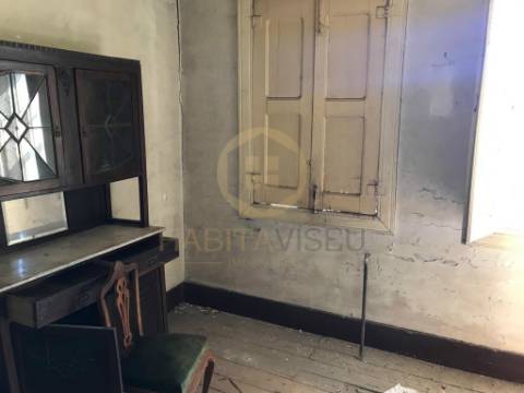 Moradia Devoluta T6 Venda em Silgueiros,Viseu